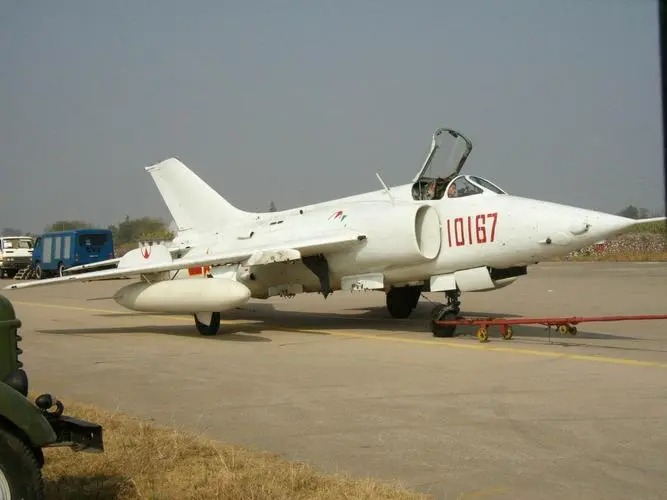 退役裝備-航空模型-強(qiáng)5